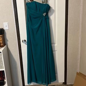 Very beautiful dress sadly never could wear it.